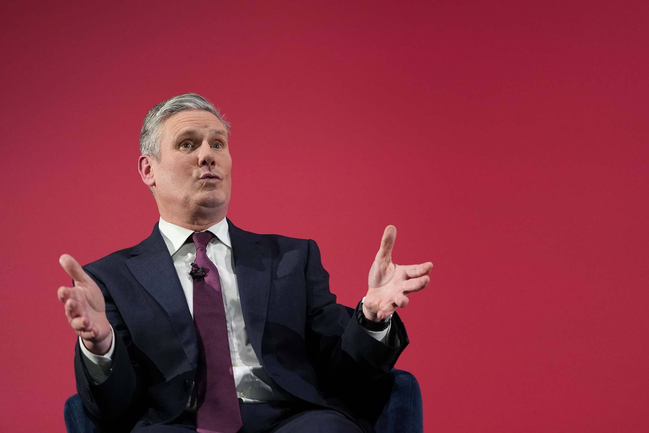 2024年2月1日,伦敦,英国工党党魁施纪贤(Keir Starmer) 在商务会议上讲话。摄:Kirsty Wigglesworth/AP/达志影像