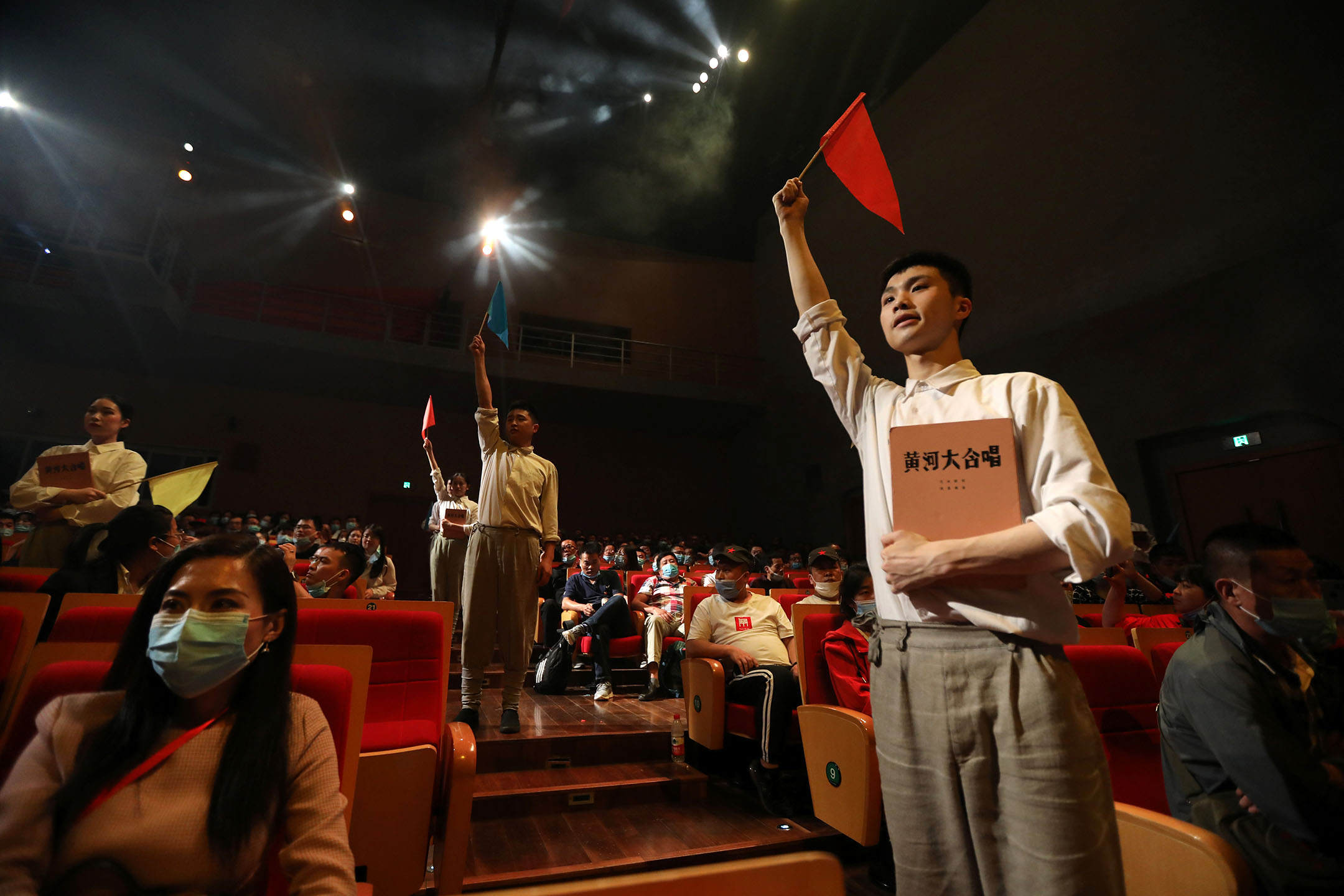 2021年5月10日,中國延安,中國共產黨成立100週年紀念館有關中國革命歷史的演出。攝:Tingshu Wang/Reuters/達志影像