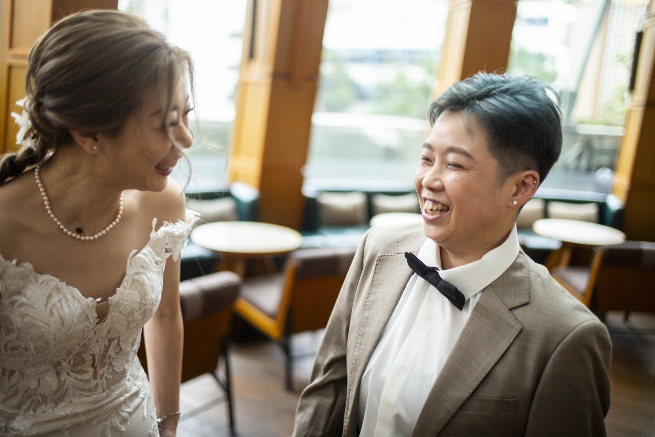 「謝謝你為我改變性格,又包容我和一對仔女。謝謝你的家人信任和愛護。我貪心少少,不止想今世做你太太,我想下世都做你太太。」Daisy 在感言說。攝:林振東/端傳媒