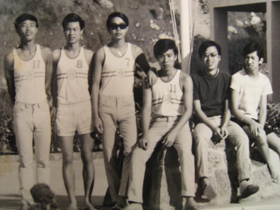 69年大嶼山夏令營,右一為湯家驊。受訪者提供照片