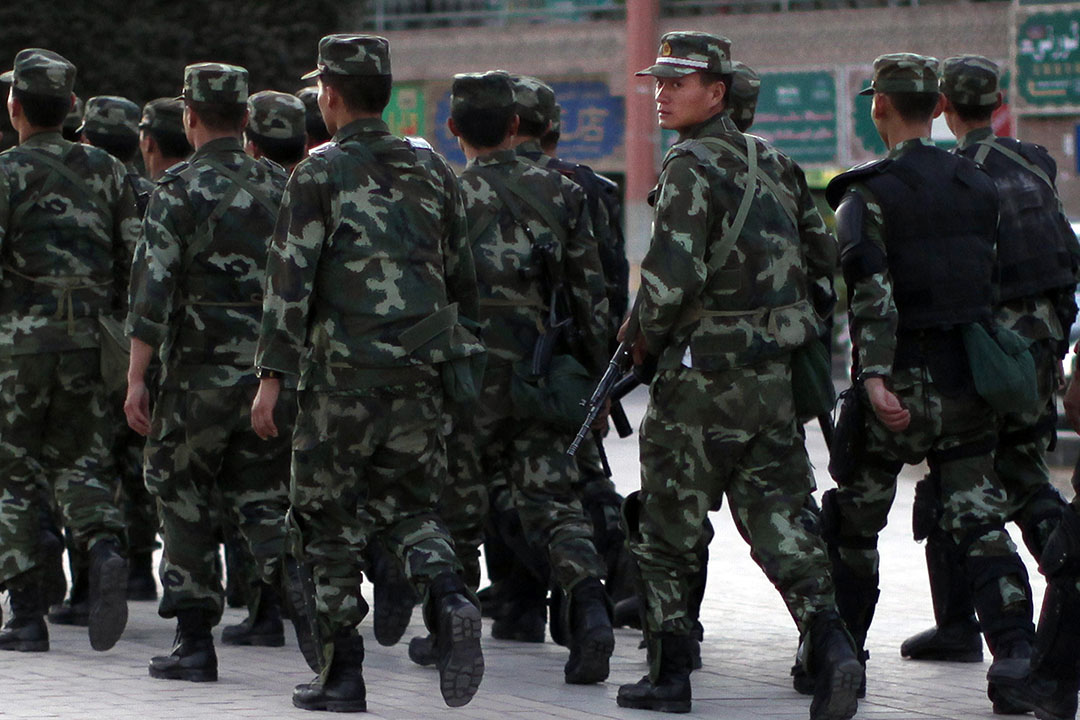 2011年8月4日，武警在新疆喀什巡邏。同年7月，喀什發生恐襲，中國政府指襲擊與「東伊運」有關。攝：Carlos Barria/REUTERS