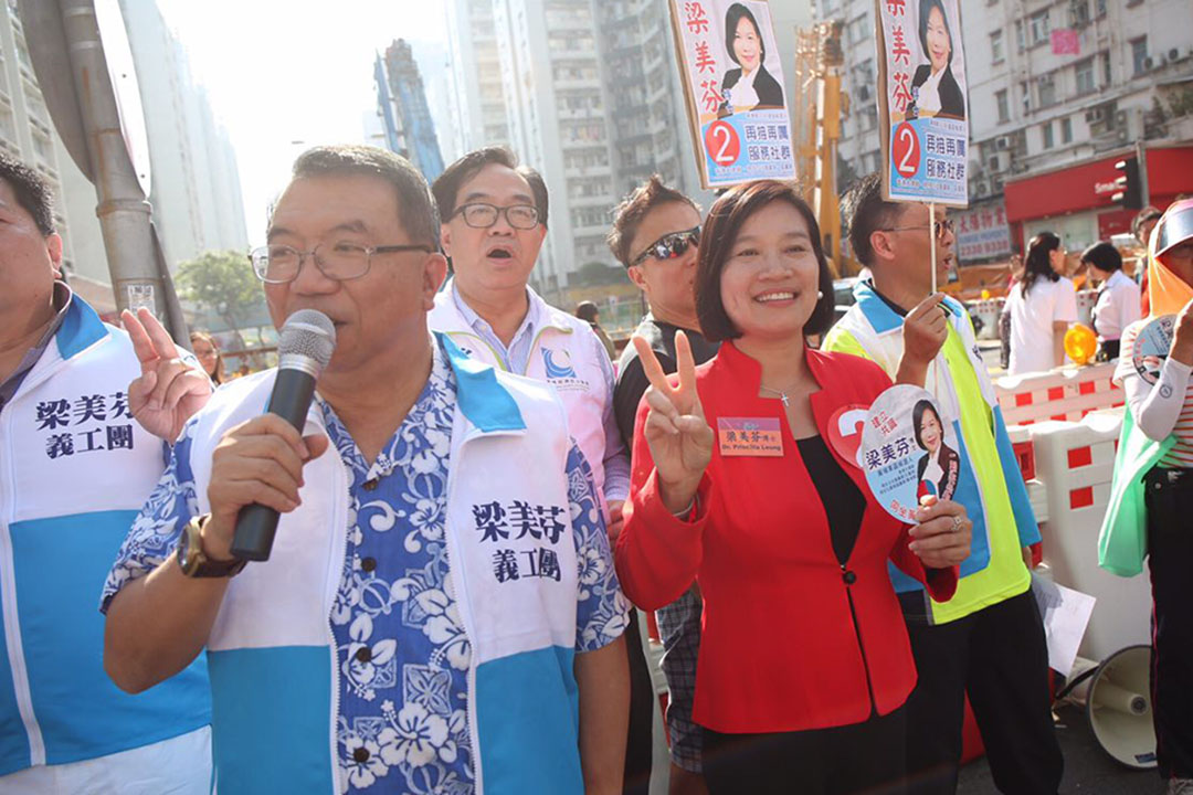 李家仁醫生今午到黃埔為候選人梁美芬拉票。攝：羅國輝/端傳媒