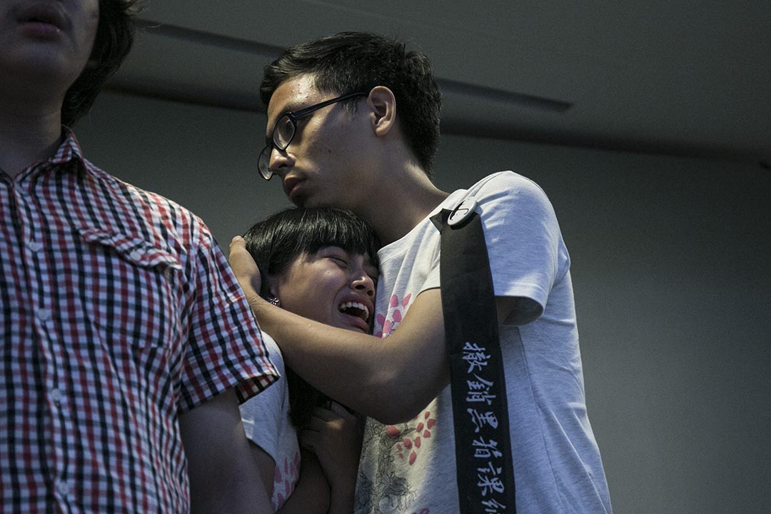 2015年8月3日下午,台湾反课纲(反对台湾教育部调整高中历史课程纲要)学生代表与台湾教育部长吴思华展开2个多小时的公开谈判,学生要求吴思华撤销课纲并道歉下台,但吴思华表示新课纲已走完程序,除非证明“不合法或不适当”,否则不可能撤销。