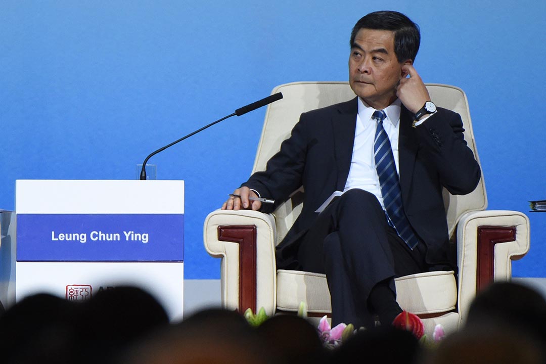 关信基:梁振英的成就与曾荫权相反,政府方案被否决,人大常委会作出严厉的8.31决定。图为香港特首梁振英去年11月于北京出席APEC论坛。
摄:Wang Zhao/Getty