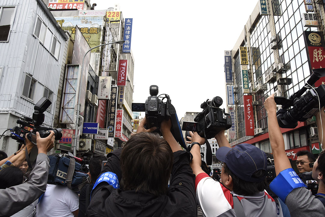 2015年10月10日，台北，記者在台北採訪「雙十節」的新聞。攝：陳弘岱/端傳媒