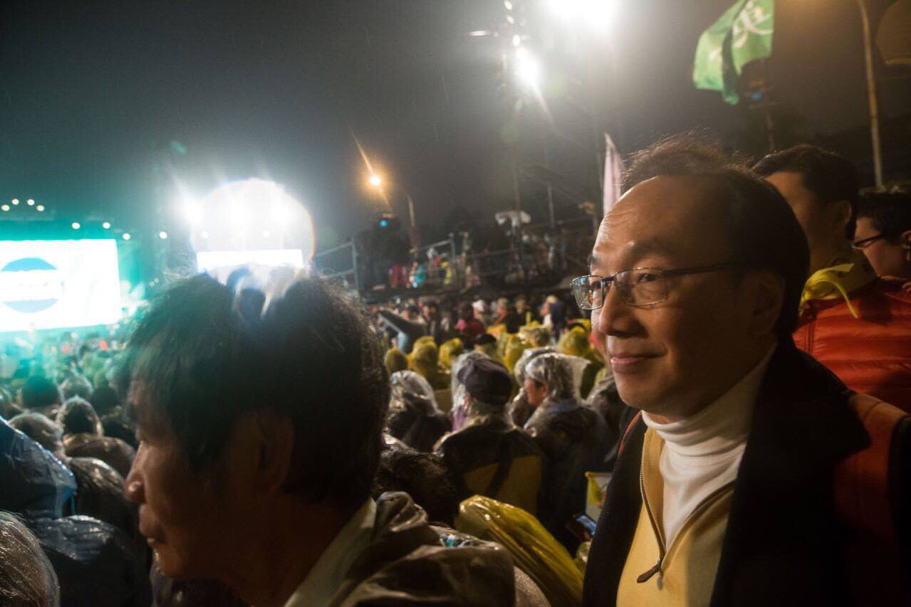 2016年1月15日,台北,公民黨梁家傑在凱達格蘭大道參與蔡英文的造勢晚會。攝:Billy H.C. Kwok/端傳媒