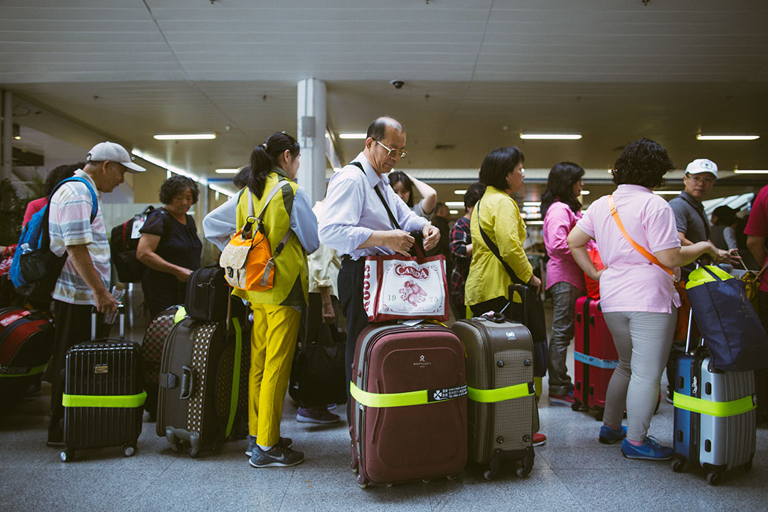 中國旅客在廈門碼頭等候前往金門。攝:王嘉豪/端傳媒