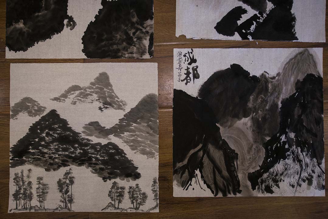 同學們畫的水墨畫。攝:Wu Yue/端傳媒
