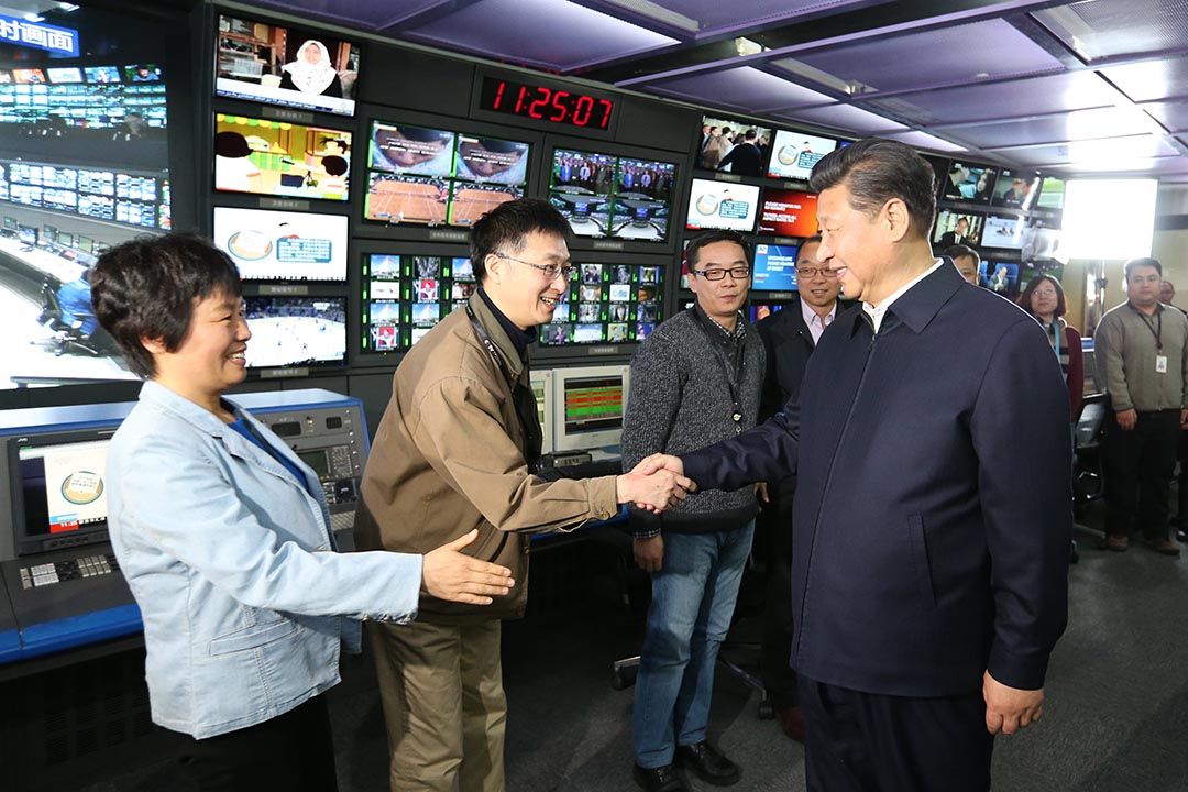 2016年2月19日,國家主席習近平到中央電視台(CCTV)视察。攝:Ma Zhancheng/Xinhua via AP