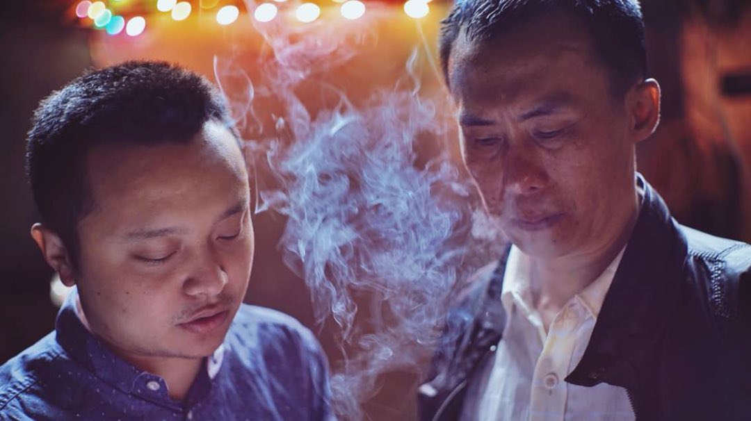 畢贛(左)和自己的姑父、《路邊野餐》男主角陳升的扮演者陳永忠。圖片由天畫畫天提供